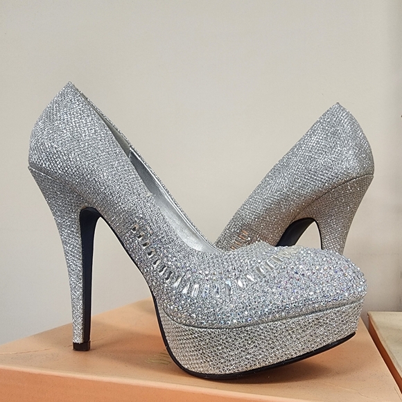 Jane Heels - Picture 1 of 3